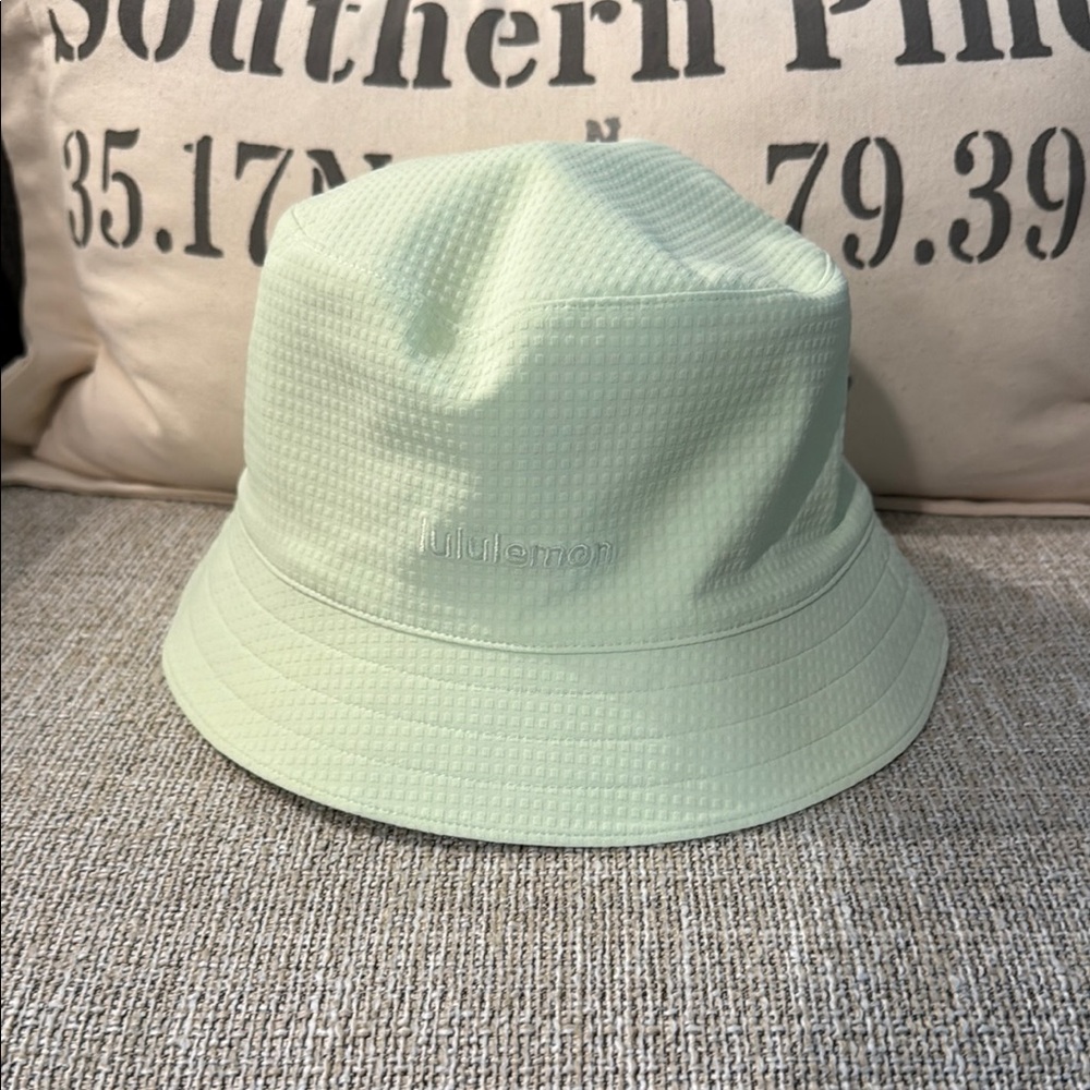 Lululemon both ways reversible bucket hat L/XL